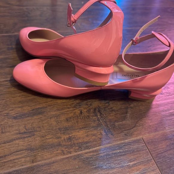 Valentino Garavani Pink Patent Leather Ankle Strap Round Toe Mary Janes Size 8.5 - Picture 4 of 5
